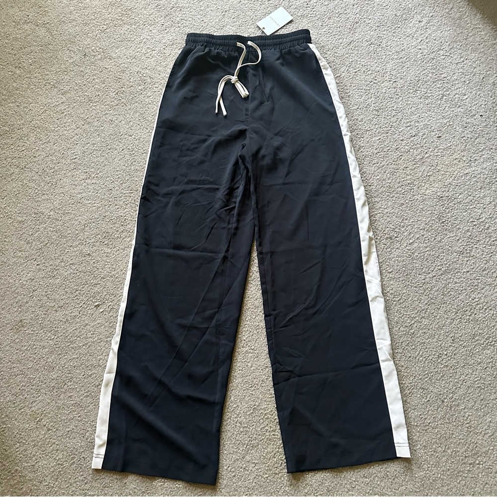Eesome Black Pants with Cream Accents Sz Small PK9544
